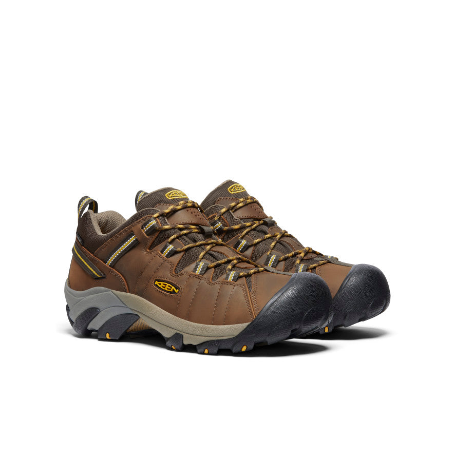 KEEN Targhee II Low waterproof hiking shoes in brown leather with yellow laces, pair view