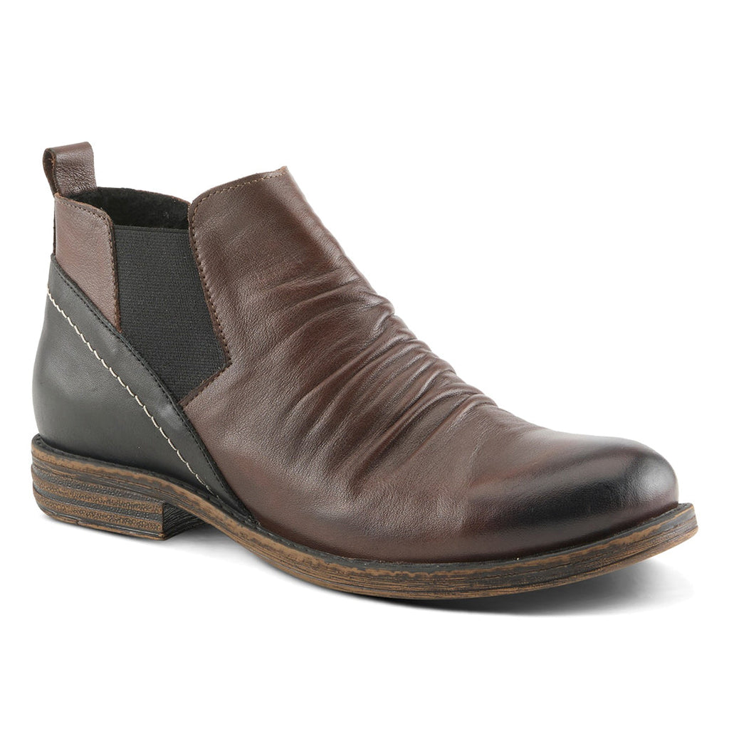 Women's leather Chelsea ankle boot with ruched toe box and elastic side panel